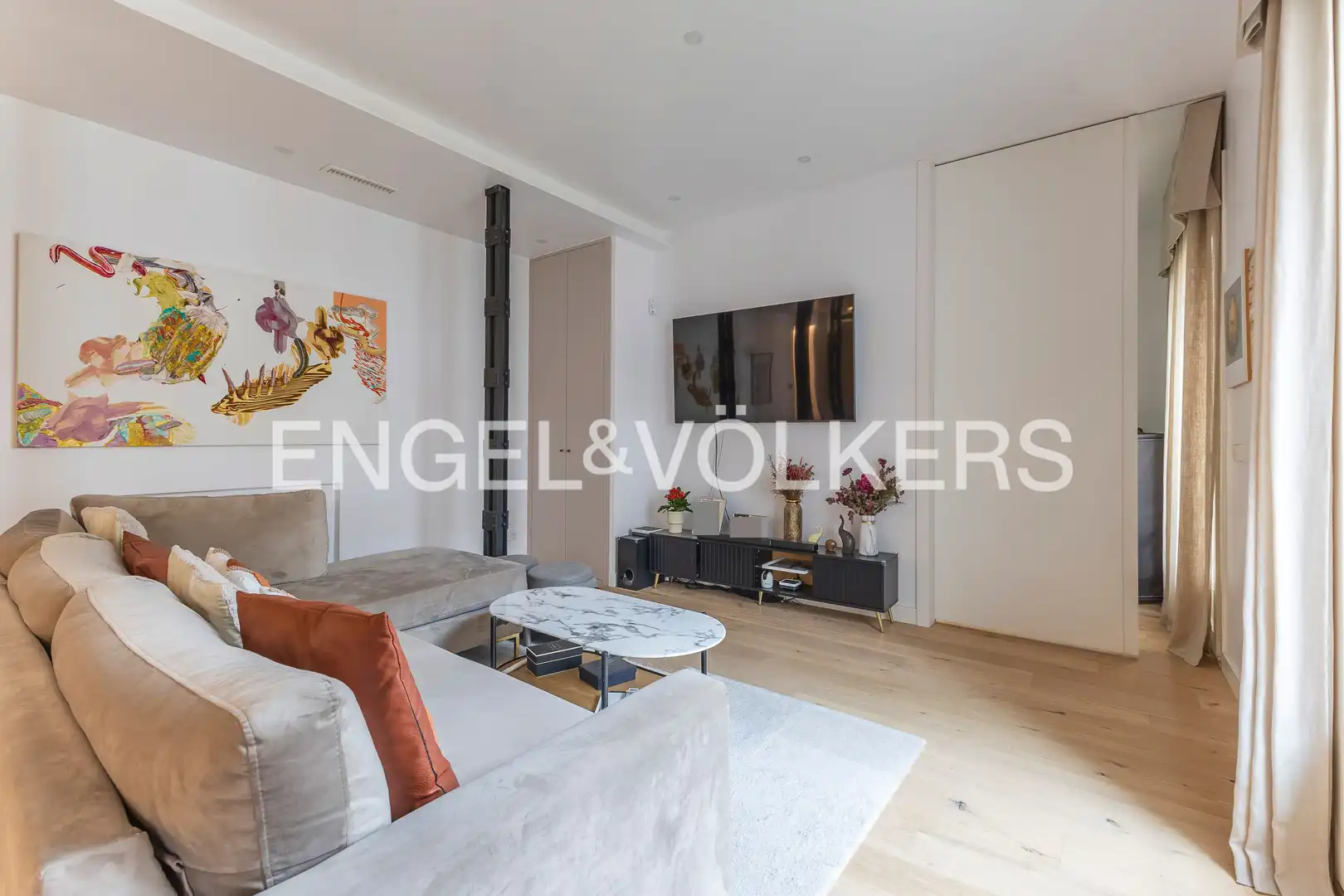 Living room of Flat for sale in Chamberí