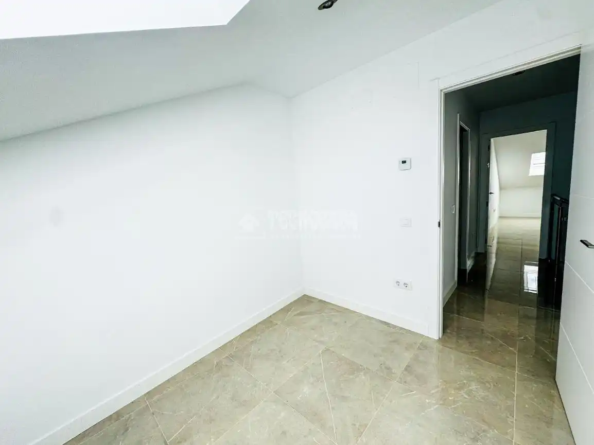 Habitación de Dúplex en venta en Navalcarnero con Aire acondicionado, Calefacción y Terraza