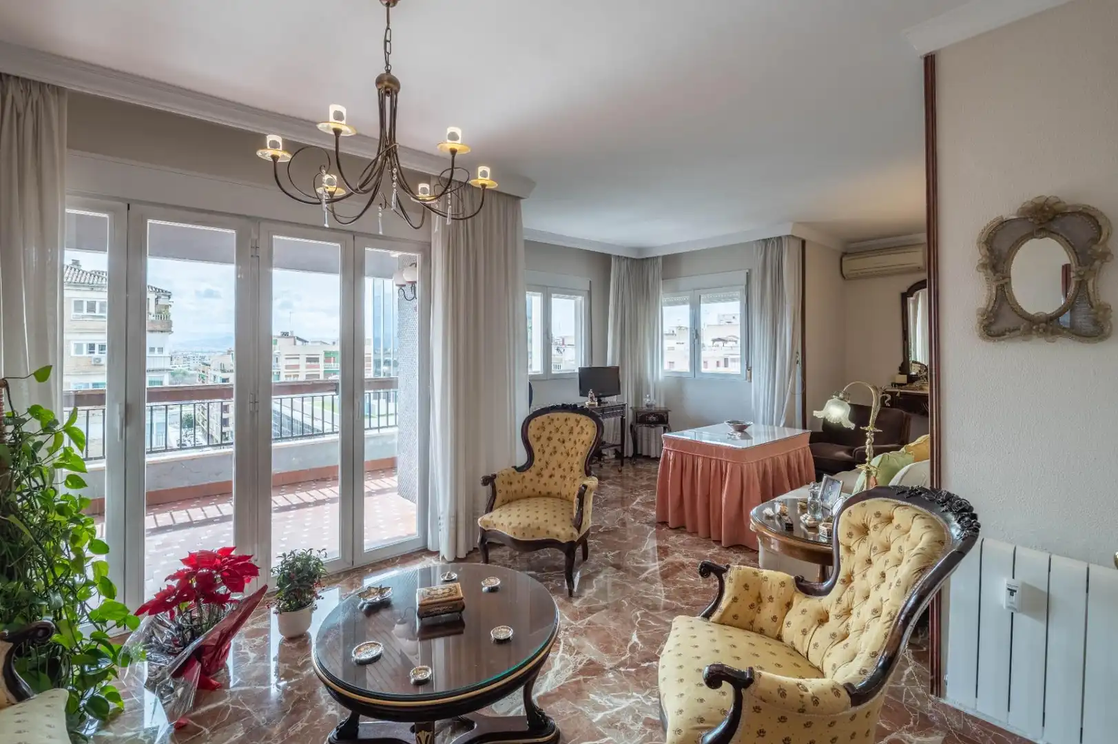 Sala de estar de Piso en venta en Granada con Terraza, Trastero y Balcón