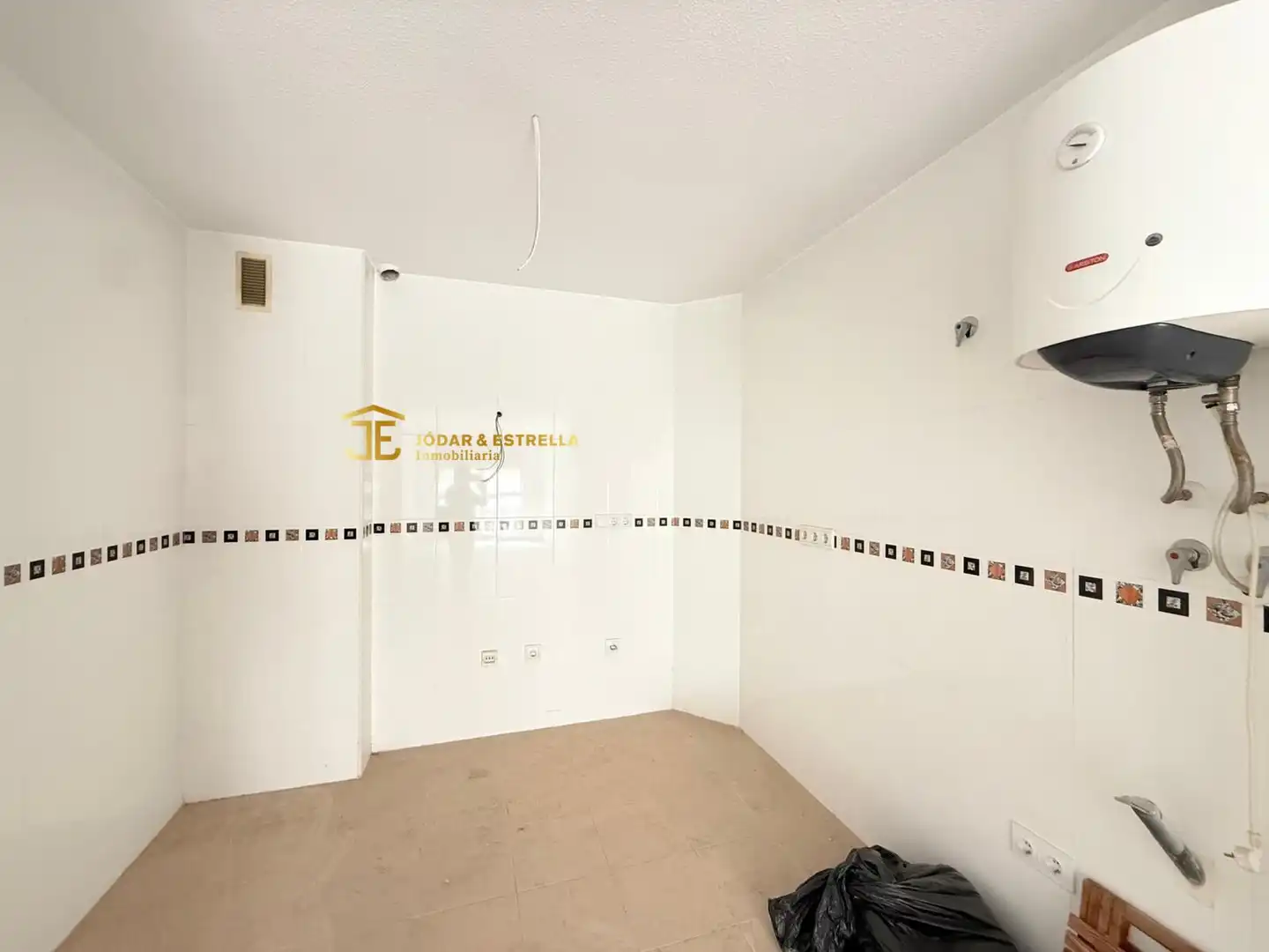 Apartamento en venta en Lorca con Terraza, Balcón y Piscina comunitaria