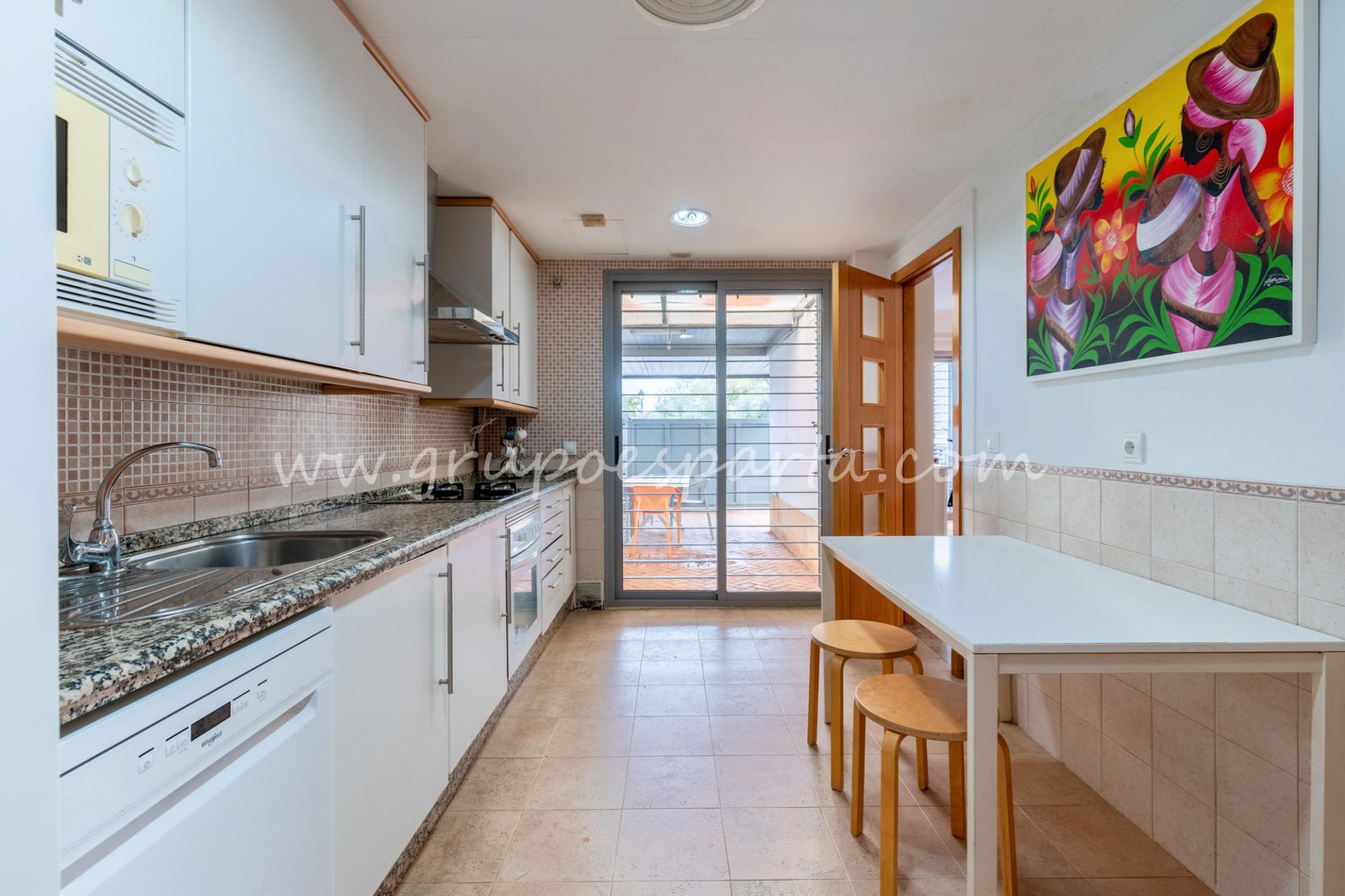 Cuina de Casa adosada en venda en Espartinas amb Aire condicionat, Jardí privat i Terrassa