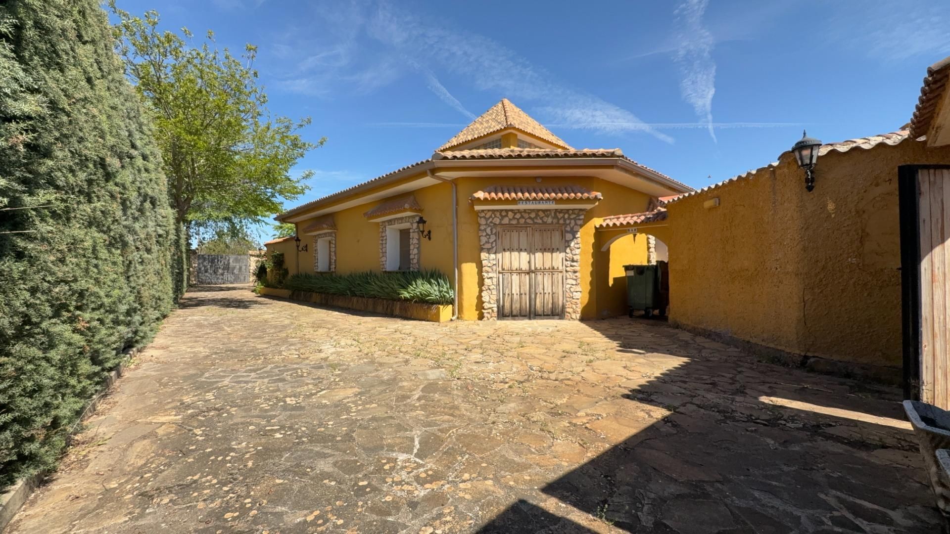 Außenansicht von Country house zum verkauf in Hontoba mit Heizung, Privatgarten und Terrasse