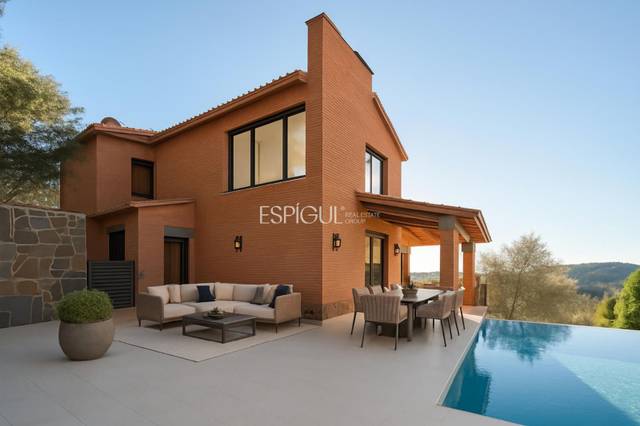 Casa-chalet en Venta en de la Serra dels Brucs en Matadepera