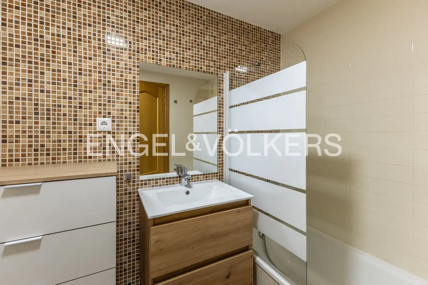 Baño de Ático de alquiler en Rafelbuñol / Rafelbunyol con Aire acondicionado, Calefacción y Jardín privado
