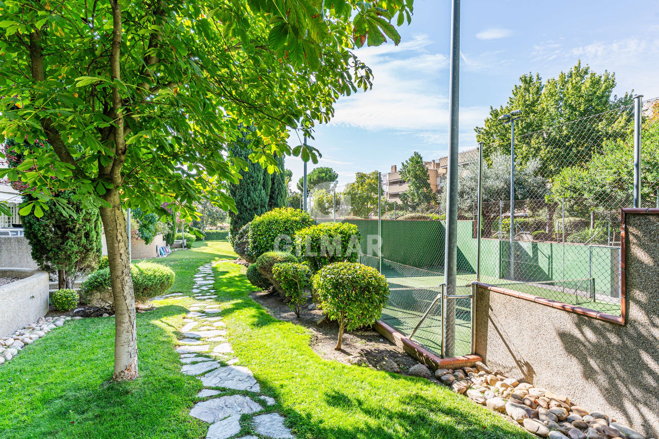 Jardí de Pis en venda en Pozuelo de Alarcón amb Calefacció, Jardí privat i Piscina