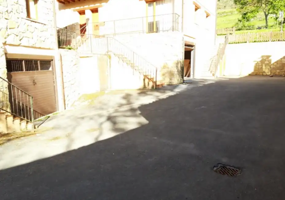 Vista exterior de Garaje en venta en Vega de Liébana