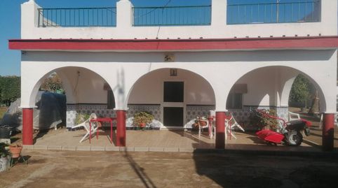 Chalet unifamiliar en venta en Carmona