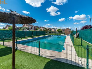 Detached house with pool for sale in Avenida Intergolf 70
