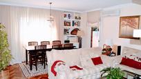 Sala d'estar de Pis en venda en Las Rozas de Madrid amb Terrassa i Balcó