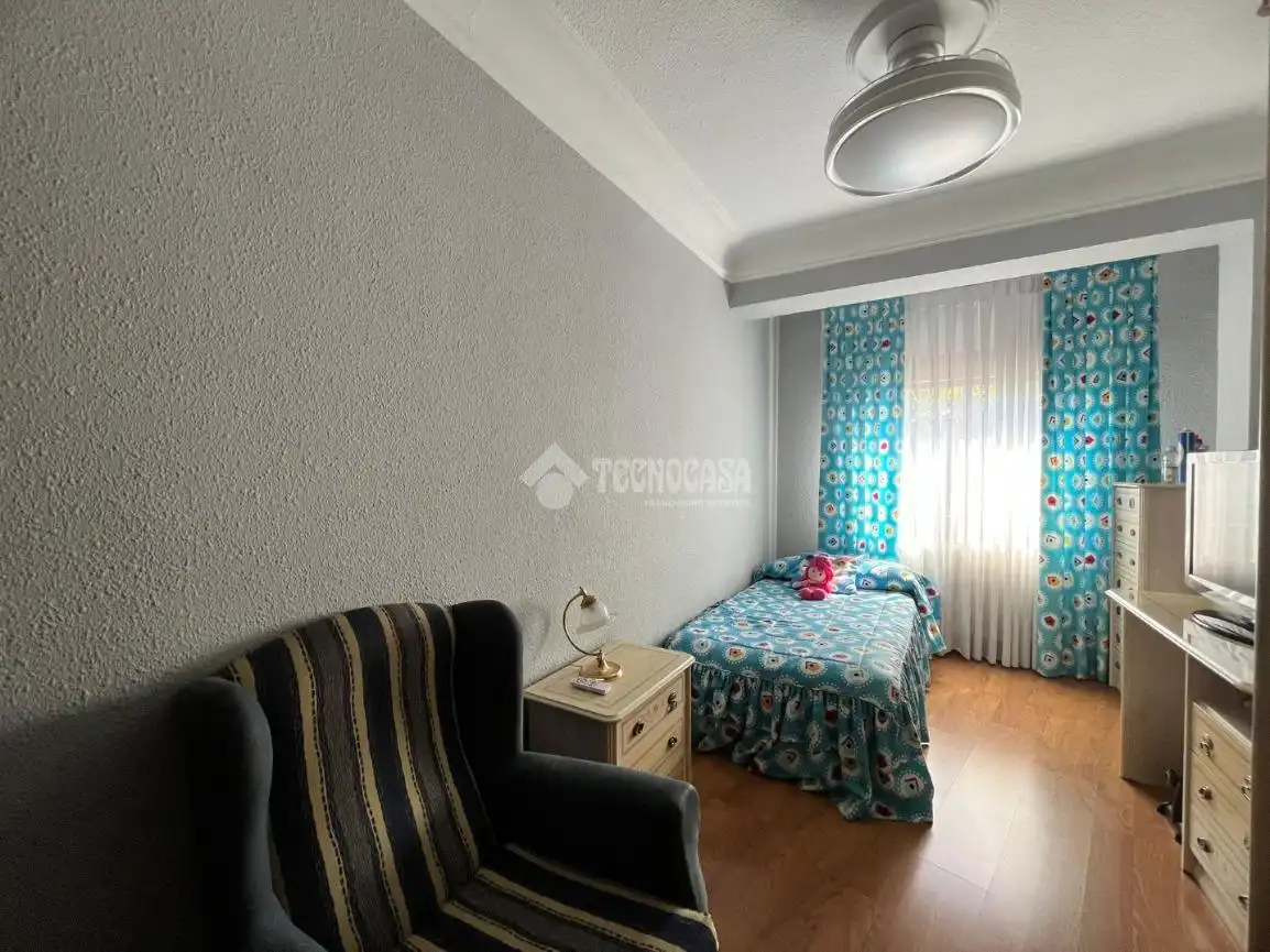 Bedroom of Flat for sale in Zaragoza  with Storage room