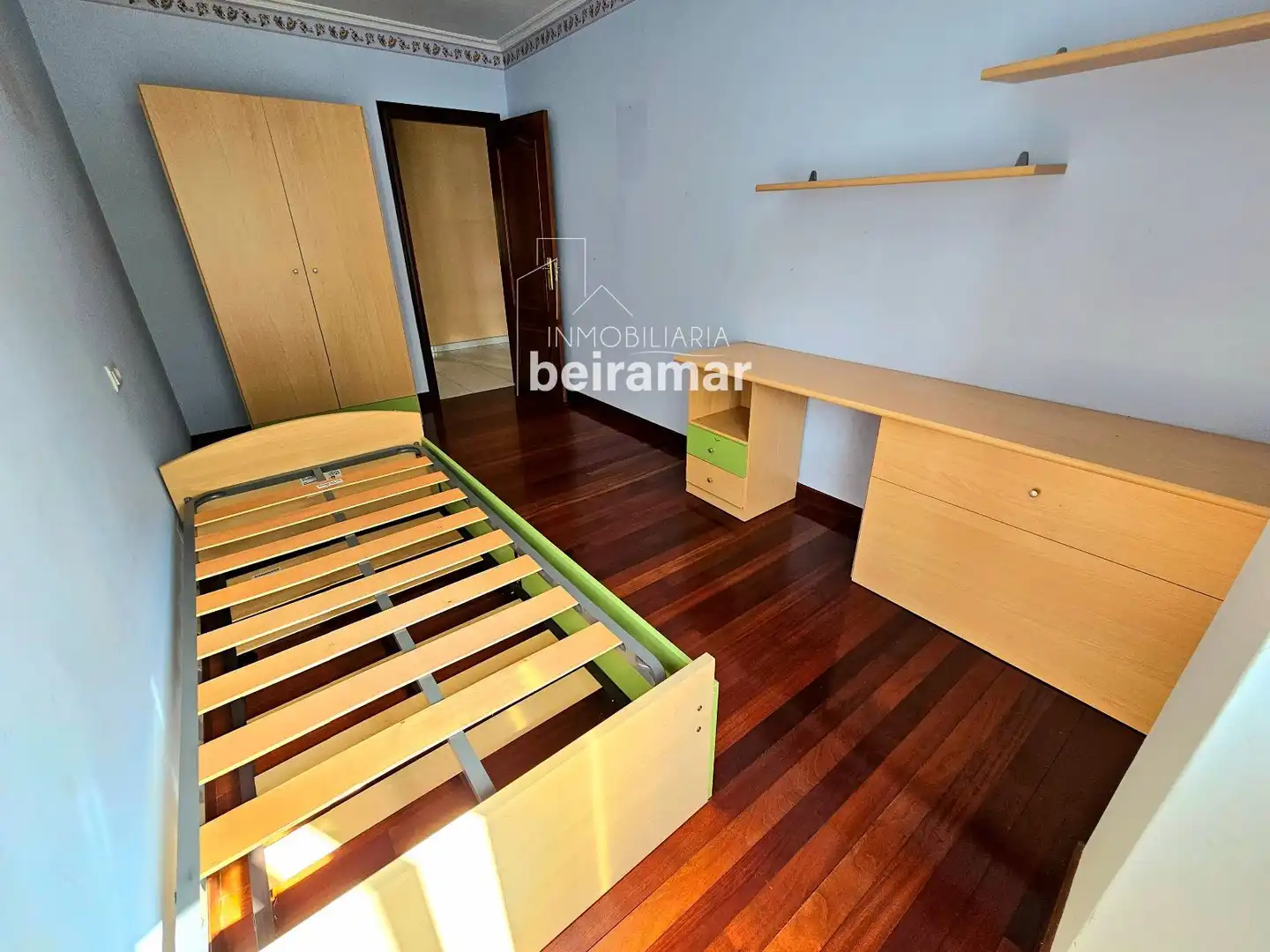 Habitación de Piso en venta en Ribeira con Calefacción, Terraza y Trastero