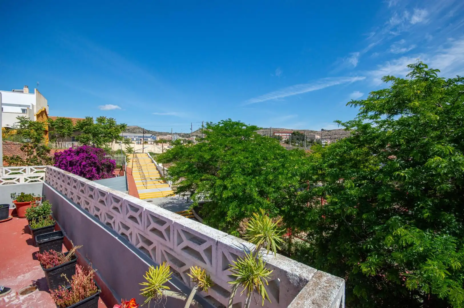 Vista exterior de Casa o chalet en venta en Elda con Aire acondicionado, Terraza y Balcón
