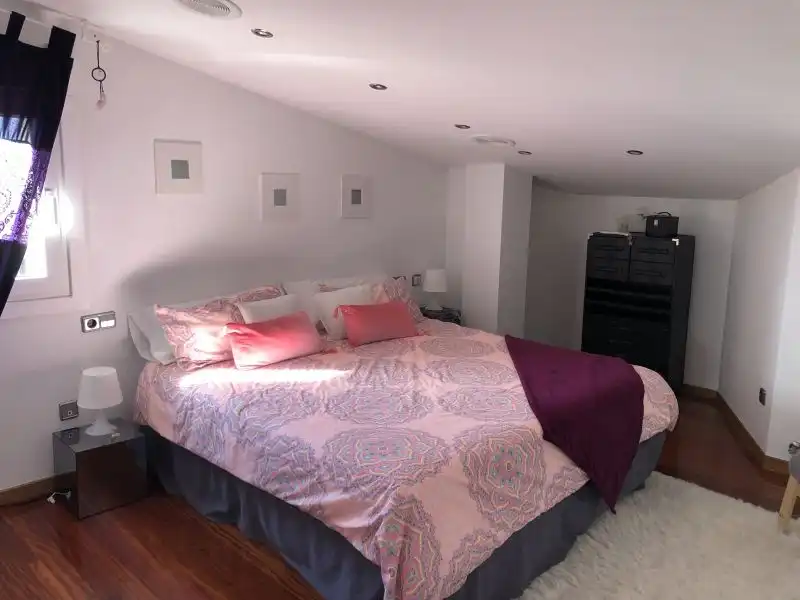 Dormitori de Casa o xalet en venda en Santiago de Compostela  amb Aire condicionat, Calefacció i Terrassa