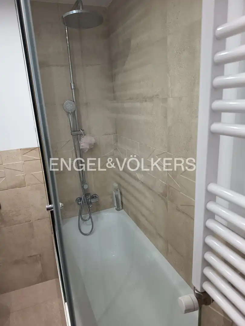 Bathroom of Flat for rent in Madrid  with Air Conditioner, Heating and Parquet flooring