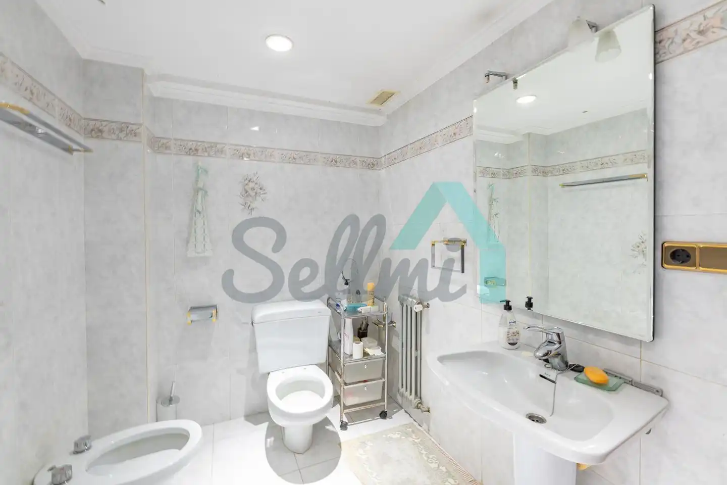 Baño de Piso en venta en Oviedo  con Calefacción, Parquet y Terraza