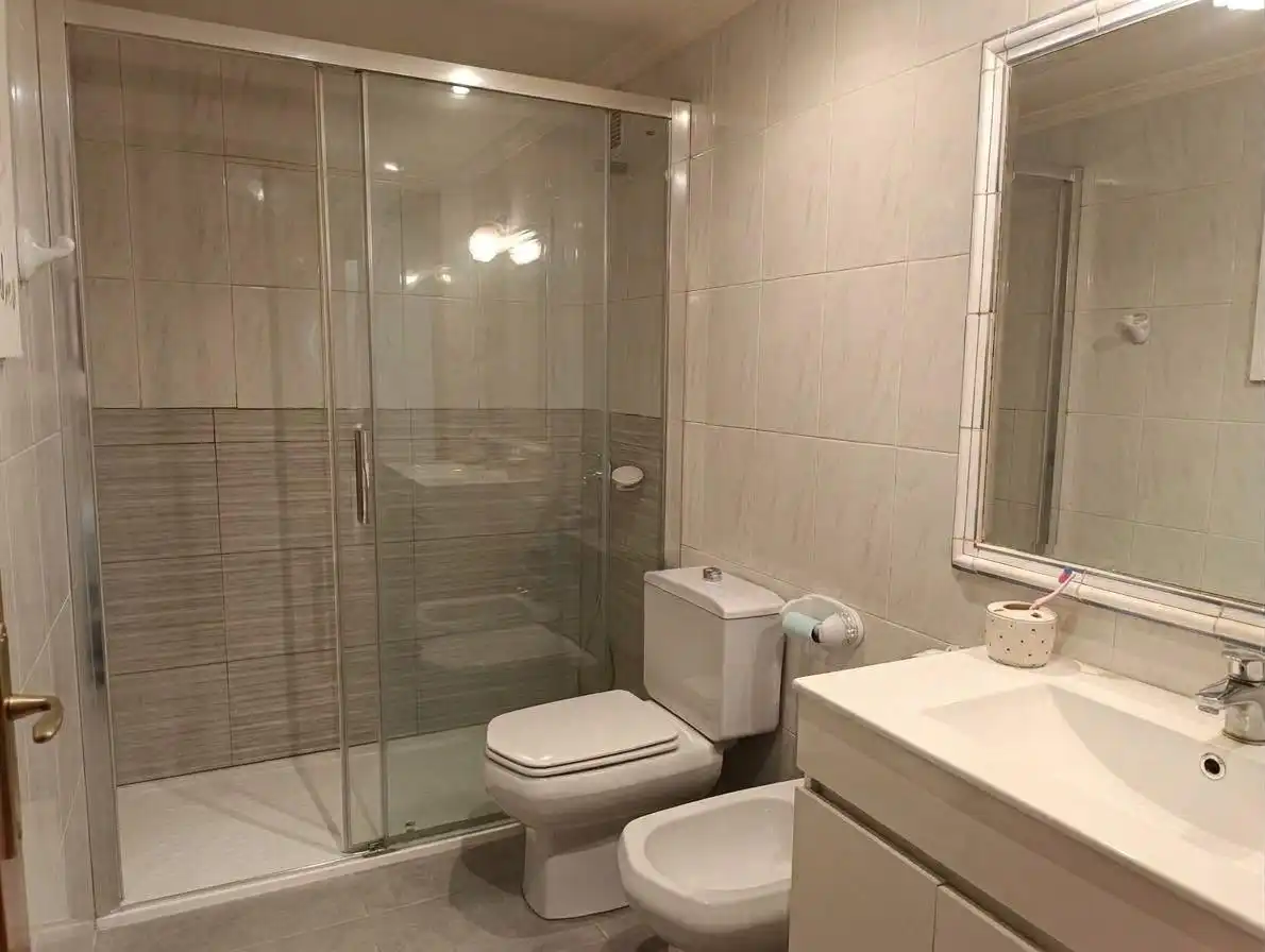 Baño de Piso en venta en Elche / Elx con Aire acondicionado, Parquet y Terraza