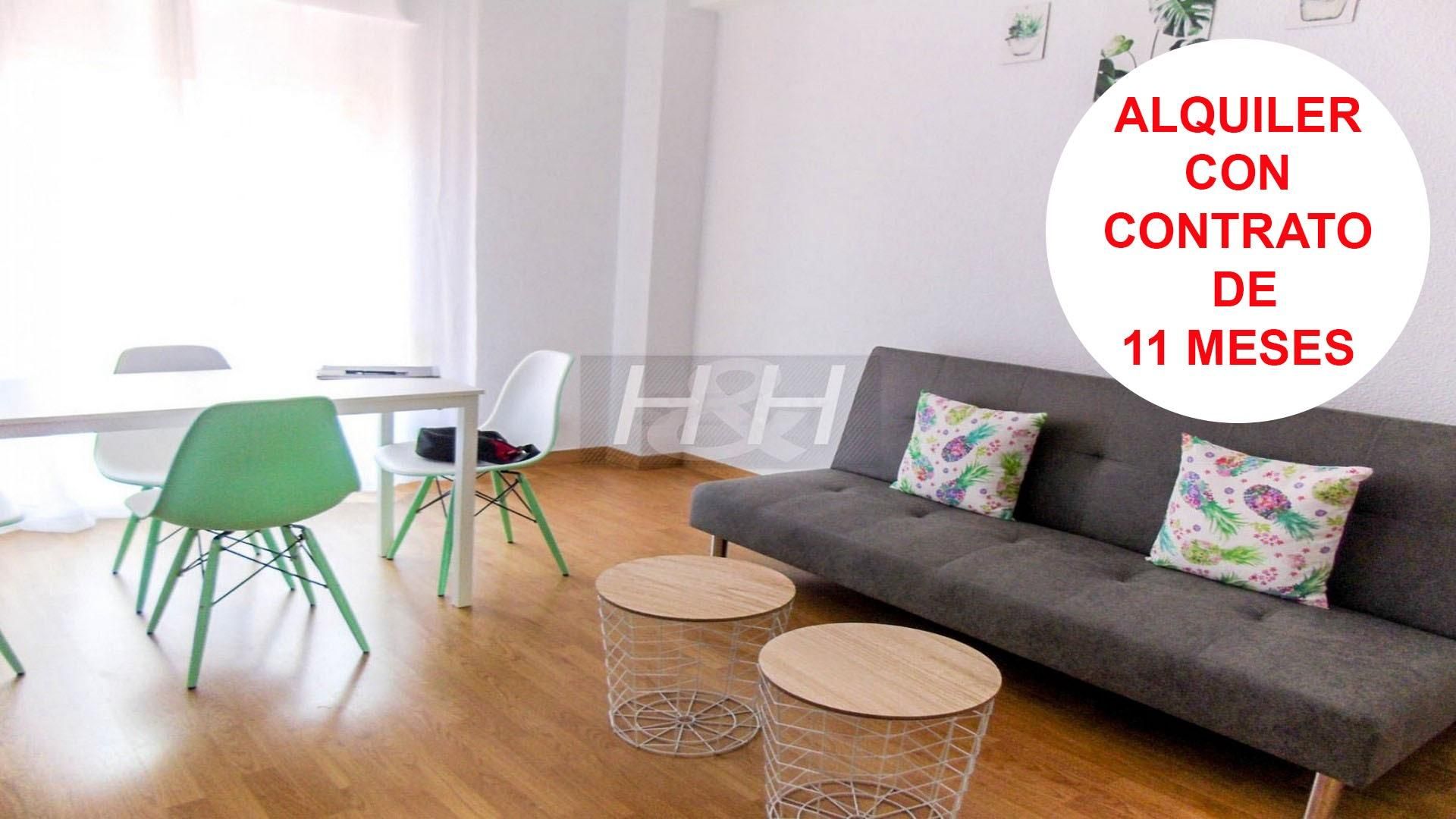 Sala d'estar de Pis de lloguer en Burjassot amb Parquet i Balcó