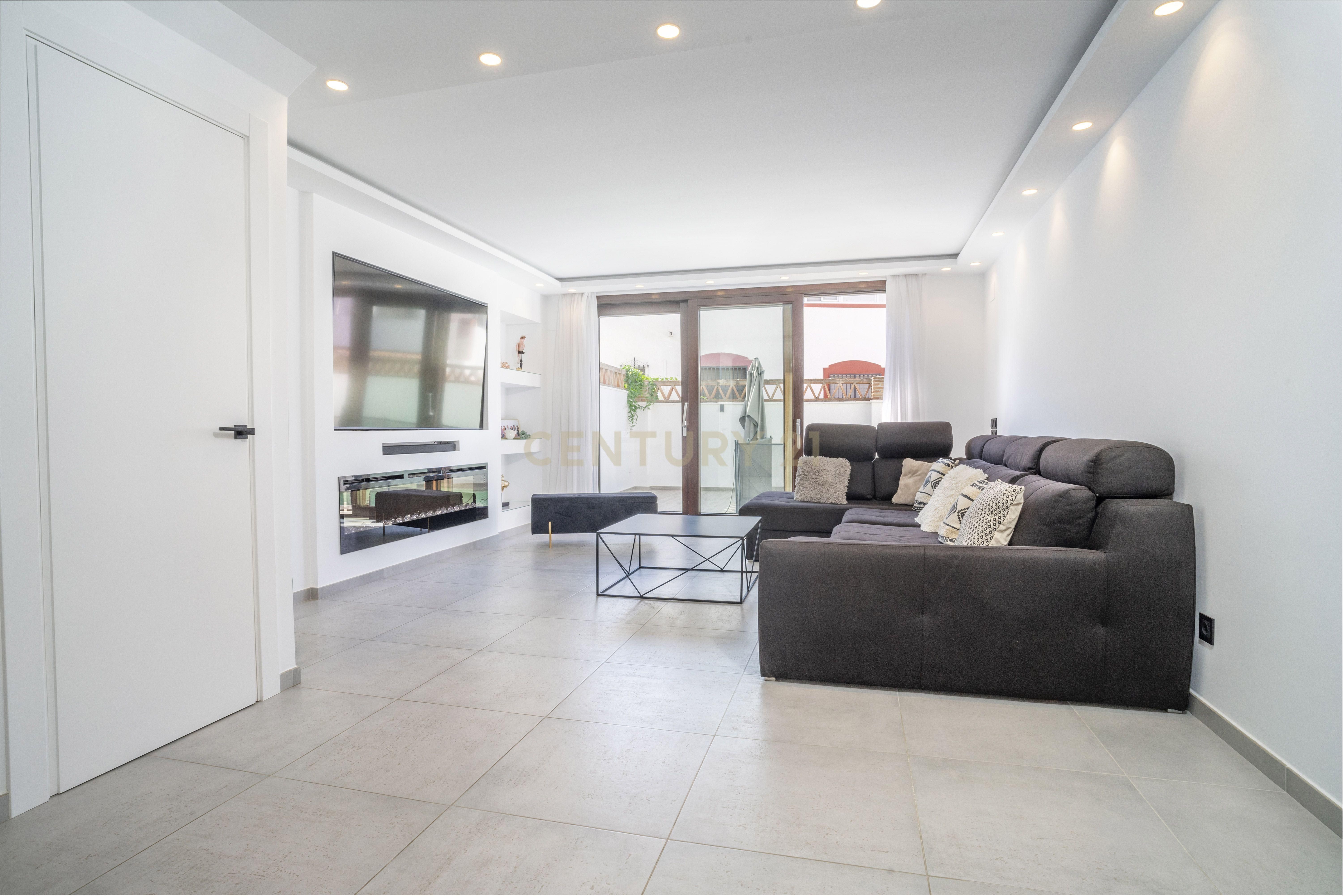 Sala d'estar de Casa o xalet en venda en Marbella amb Aire condicionat, Forn i Rentadora