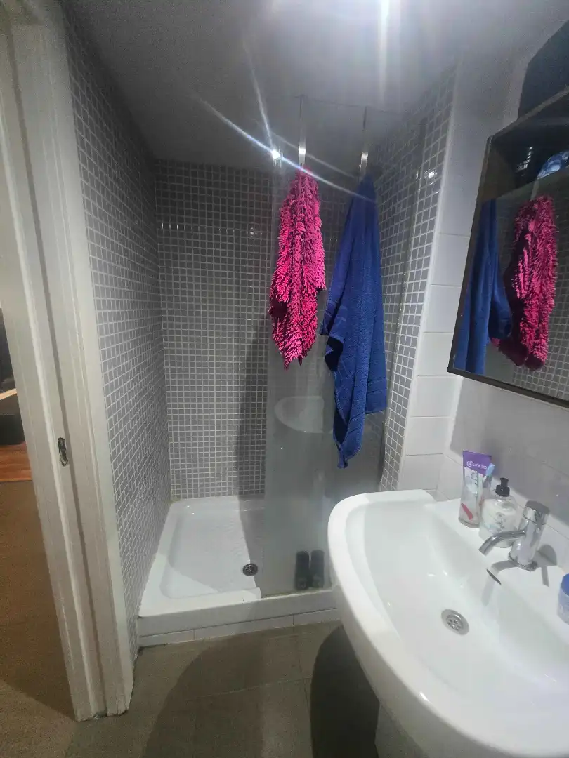 Baño de Estudio en venta en Guadalajara con Calefacción, Parquet y Amueblado