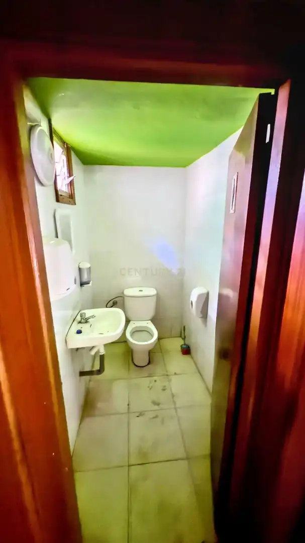 Baño de Local de alquiler en San Cristóbal de la Laguna