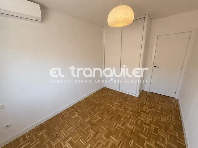 Dormitori de Pis de lloguer en Getafe amb Parquet, Piscina i Moblat