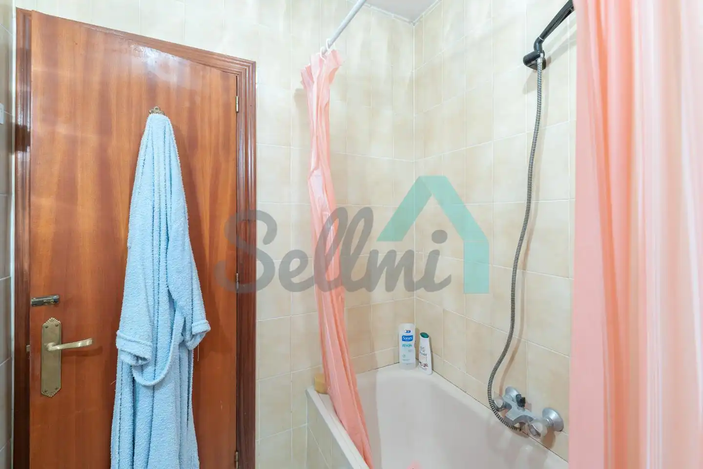 Bathroom of Flat for sale in Belmonte de Miranda  with Heating and Terrace
