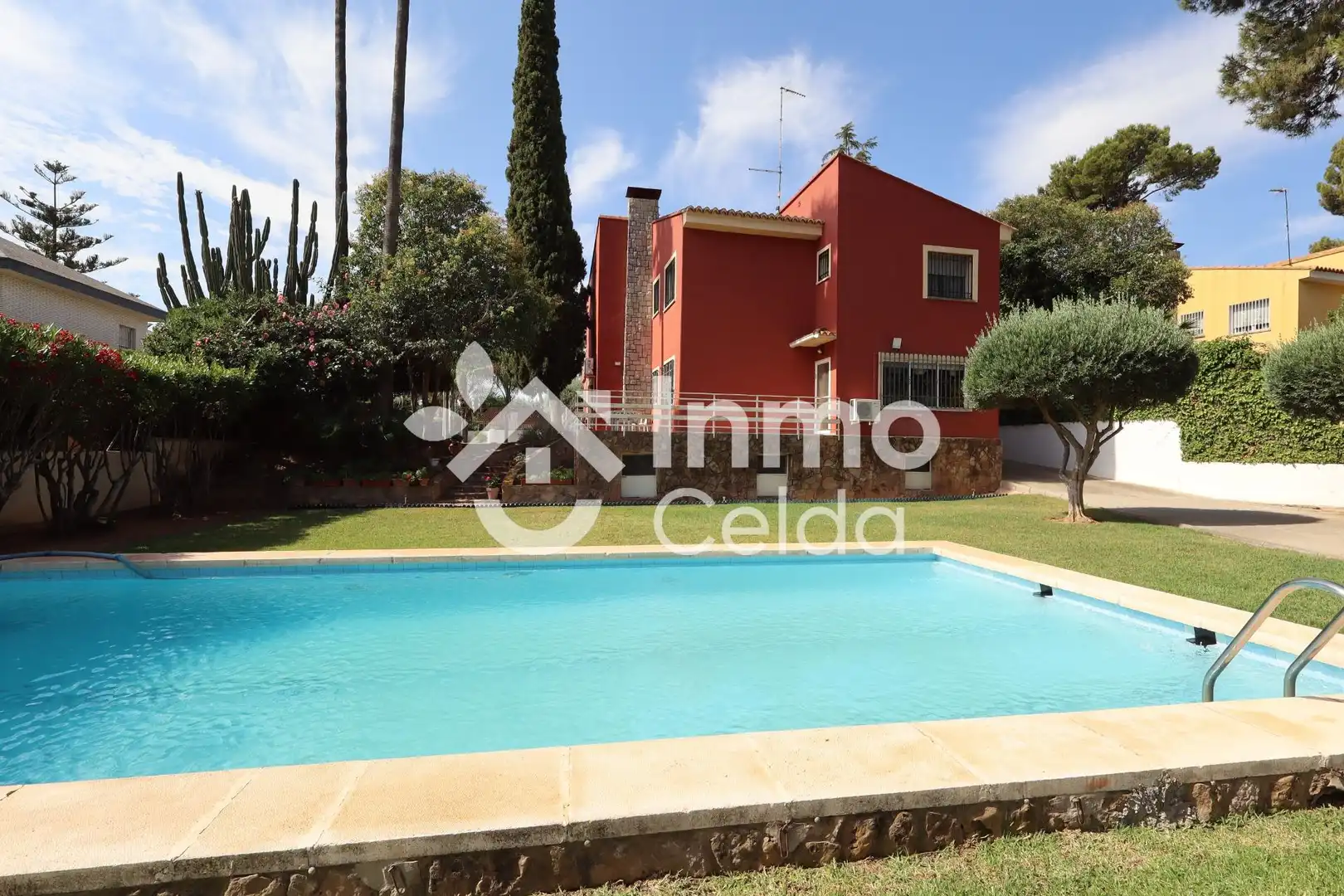 Chalet con piscina en venta en Sierra Perenchiza - Cumbres de Calicanto - Sto Domingo
