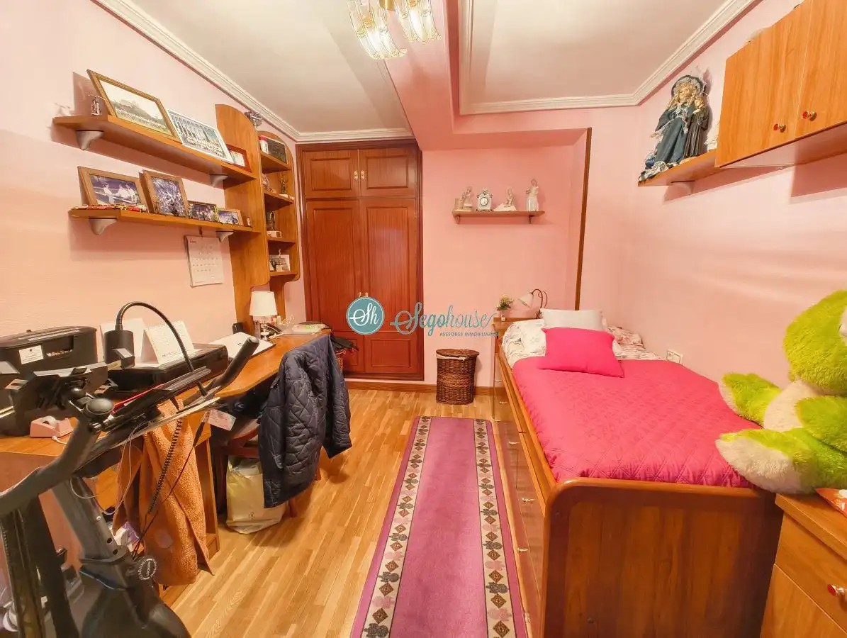 Bedroom of Flat for sale in Segovia  with Air Conditioner, Heating and Balcony