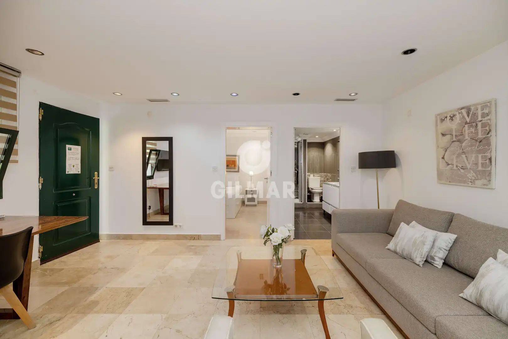 Sala d'estar de Apartament en venda en Marbella amb Calefacció, Jardí privat i Piscina