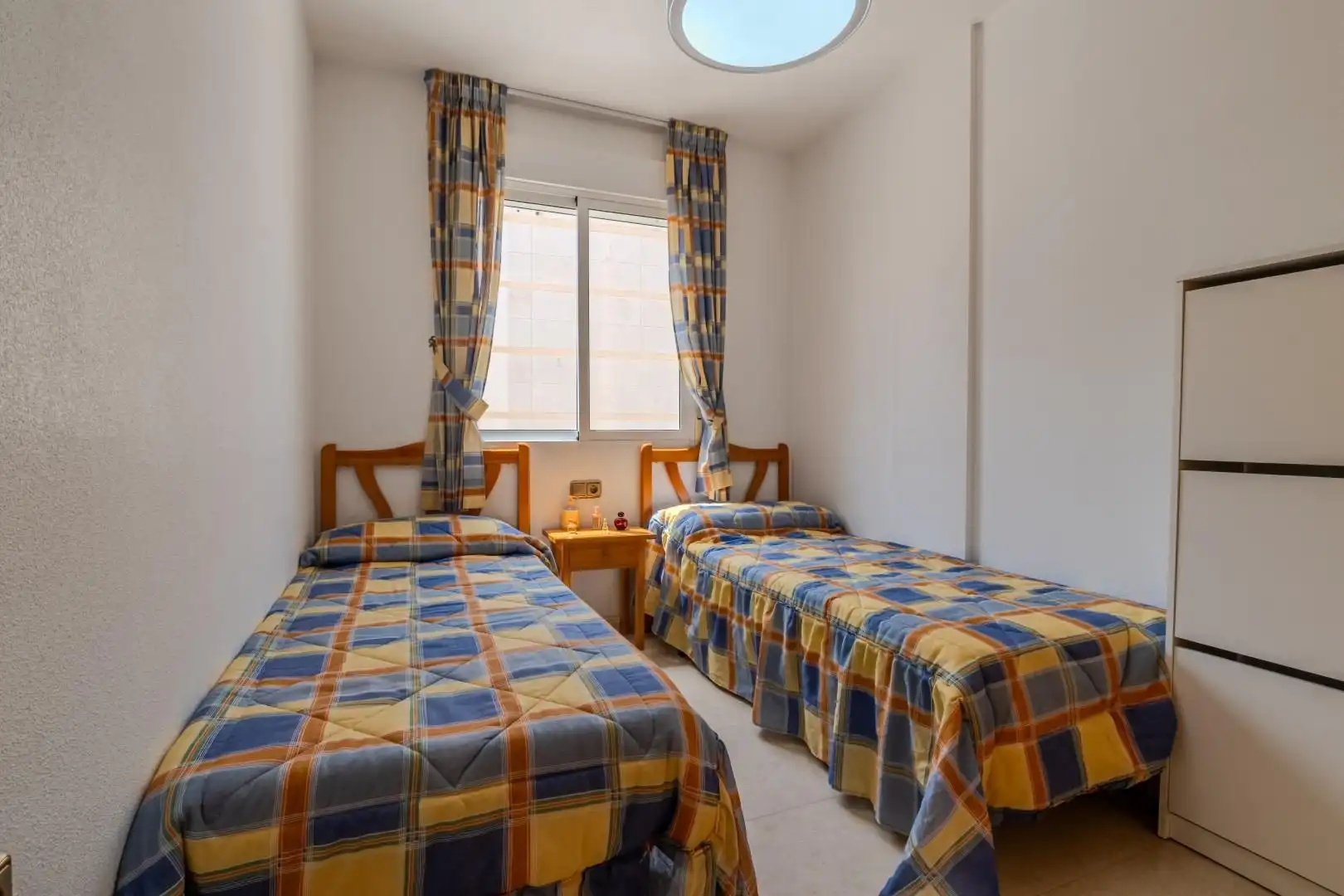Habitación de Apartamento en venta en Torrevieja con Aire acondicionado, Terraza y Balcón
