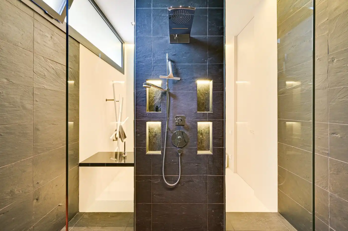 Badezimmer von Haus oder Chalet zum Verkauf in Lloret de Mar mit Klimaanlage, Heizung und Privatgarten