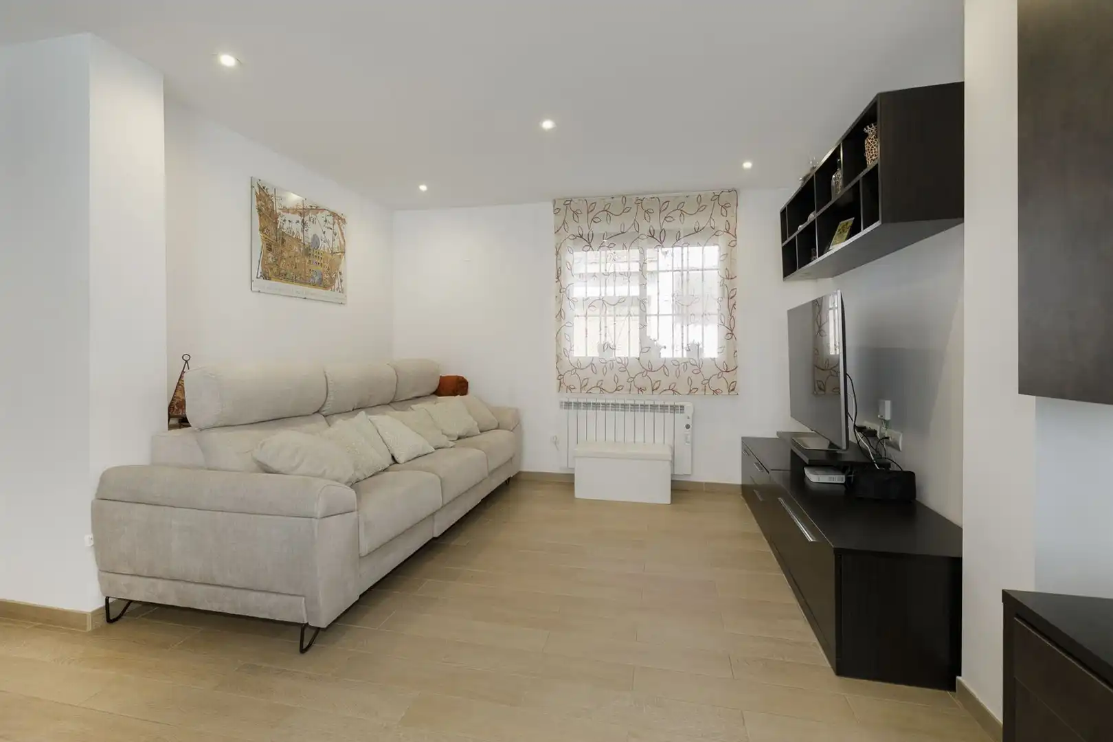 Sala d'estar de Casa adosada en venda en La Zubia