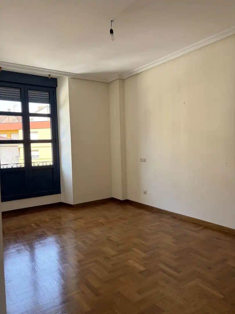 Piso de alquiler en Grado