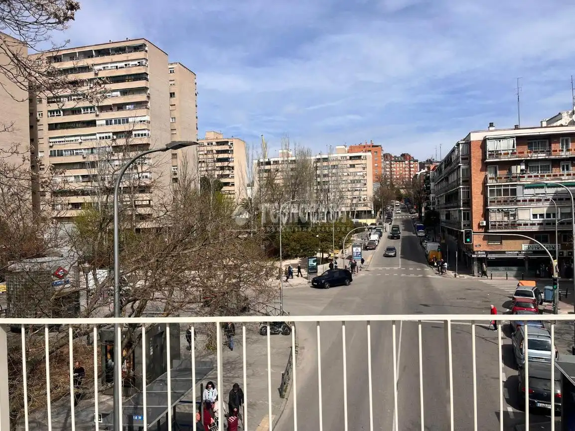 Vista exterior de Piso en venta en Madrid