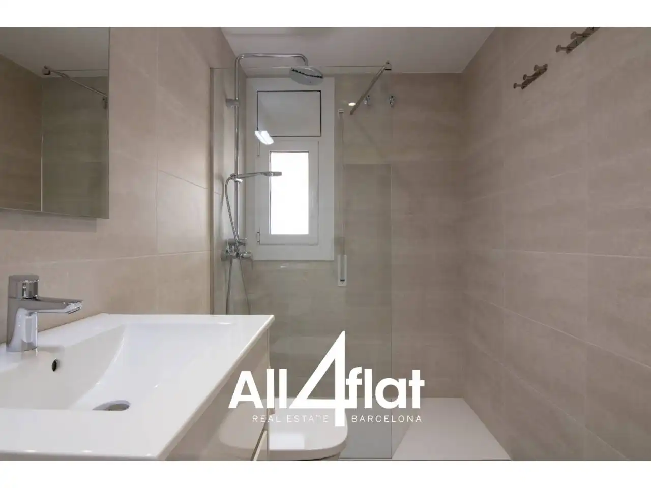 Badezimmer von Maisonette zur Miete in Mataró mit Klimaanlage und Parkett