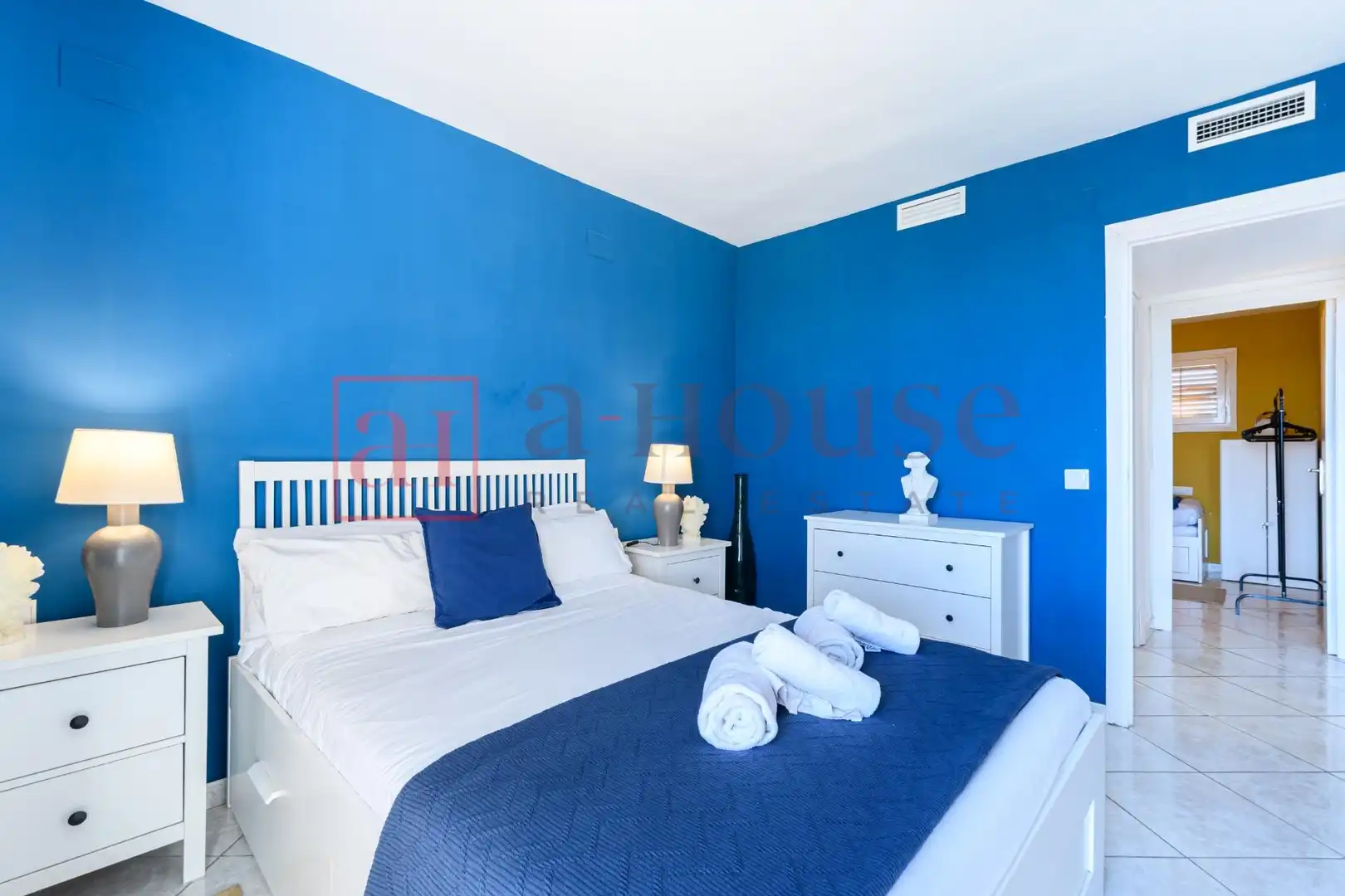 Schlafzimmer von Dachboden zum Verkauf in Sant Pere de Ribes mit Klimaanlage, Heizung und Privatgarten
