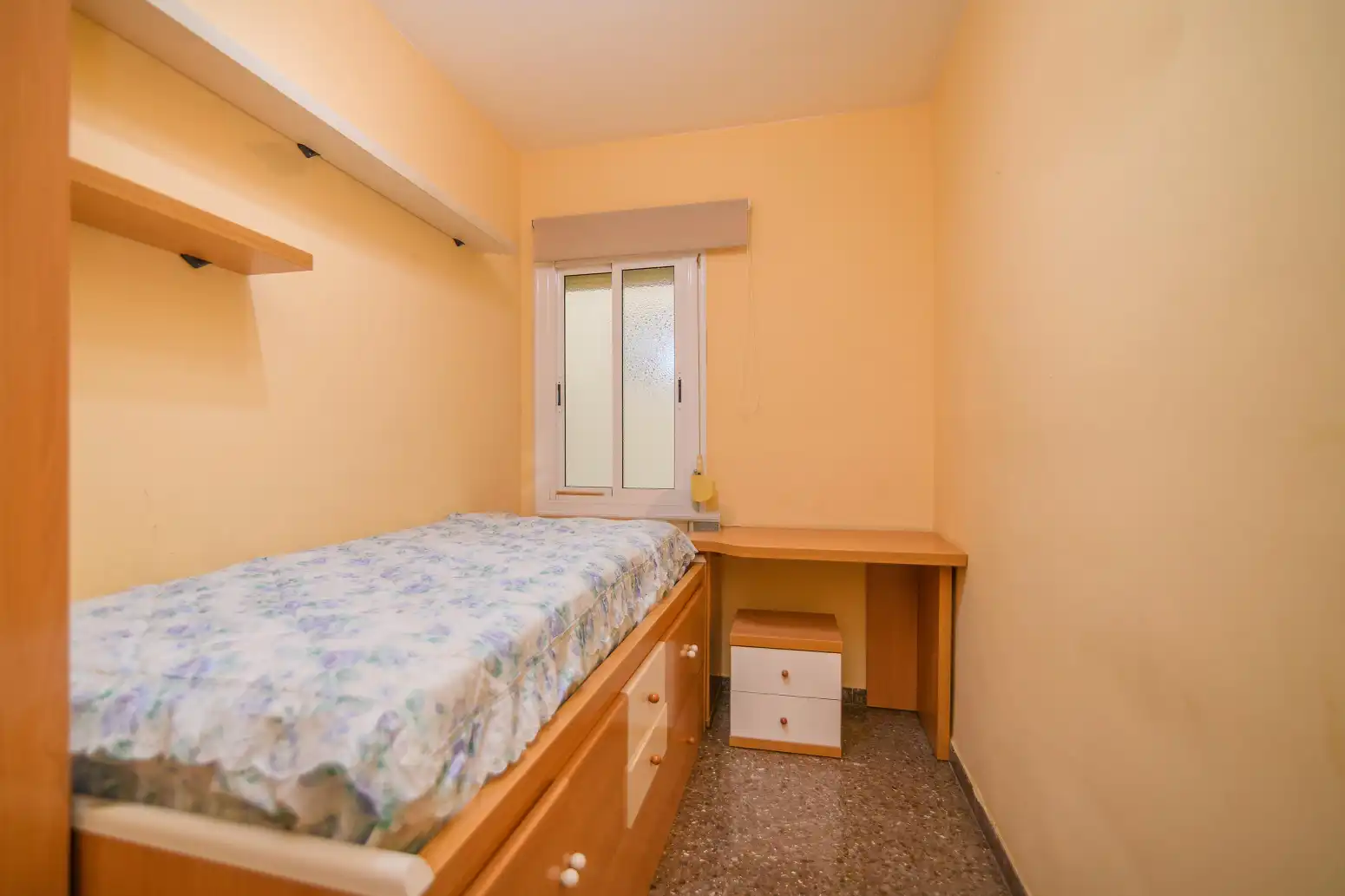 Dormitori de Pis en venda en Sant Boi de Llobregat amb Aire condicionat i Balcó