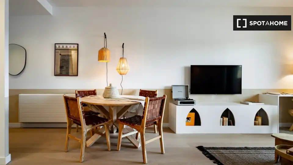 Menjador de Apartament per a compartir en Barcelona amb Aire condicionat, Terrassa i Moblat
