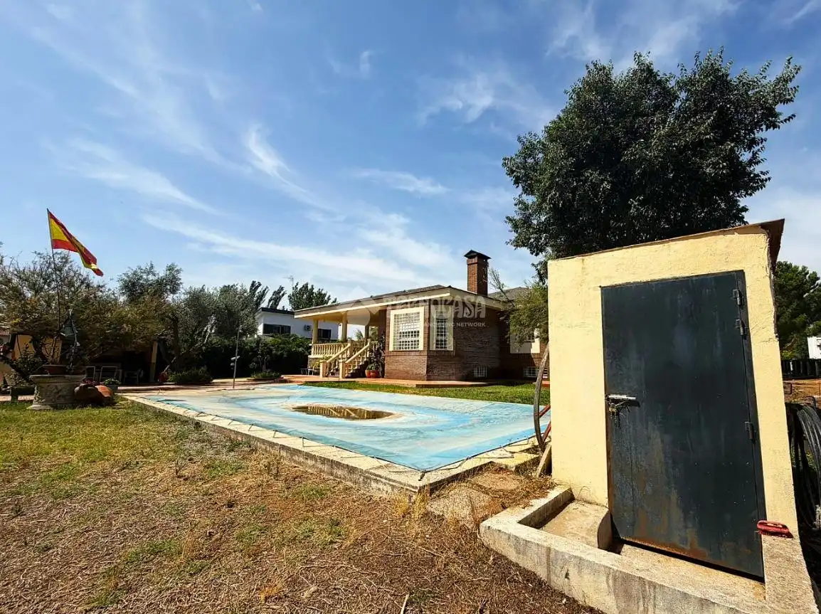 Casa o chalet en venta en Badajoz con Aire acondicionado, Jardín privado y Piscina