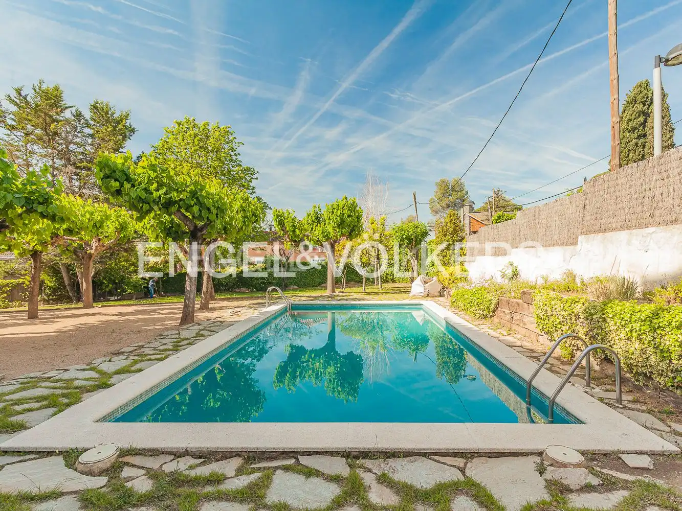 Swimming pool of Houses for sale in Sant Cugat del Vallès  with Air Conditioner, Heating and Private garden