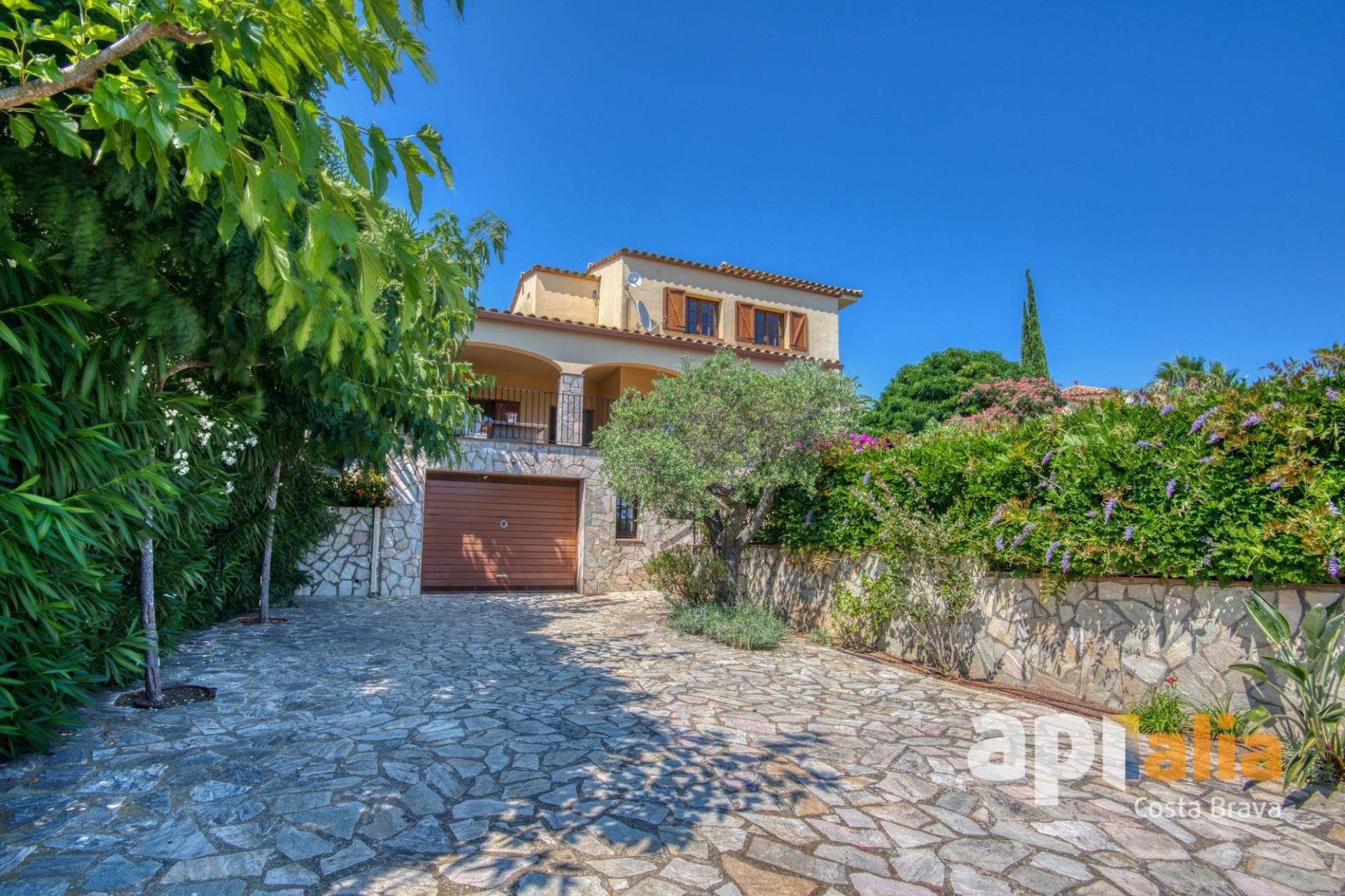 Vista exterior de Casa o xalet en venda en Calonge i Sant Antoni amb Calefacció, Jardí privat i Piscina