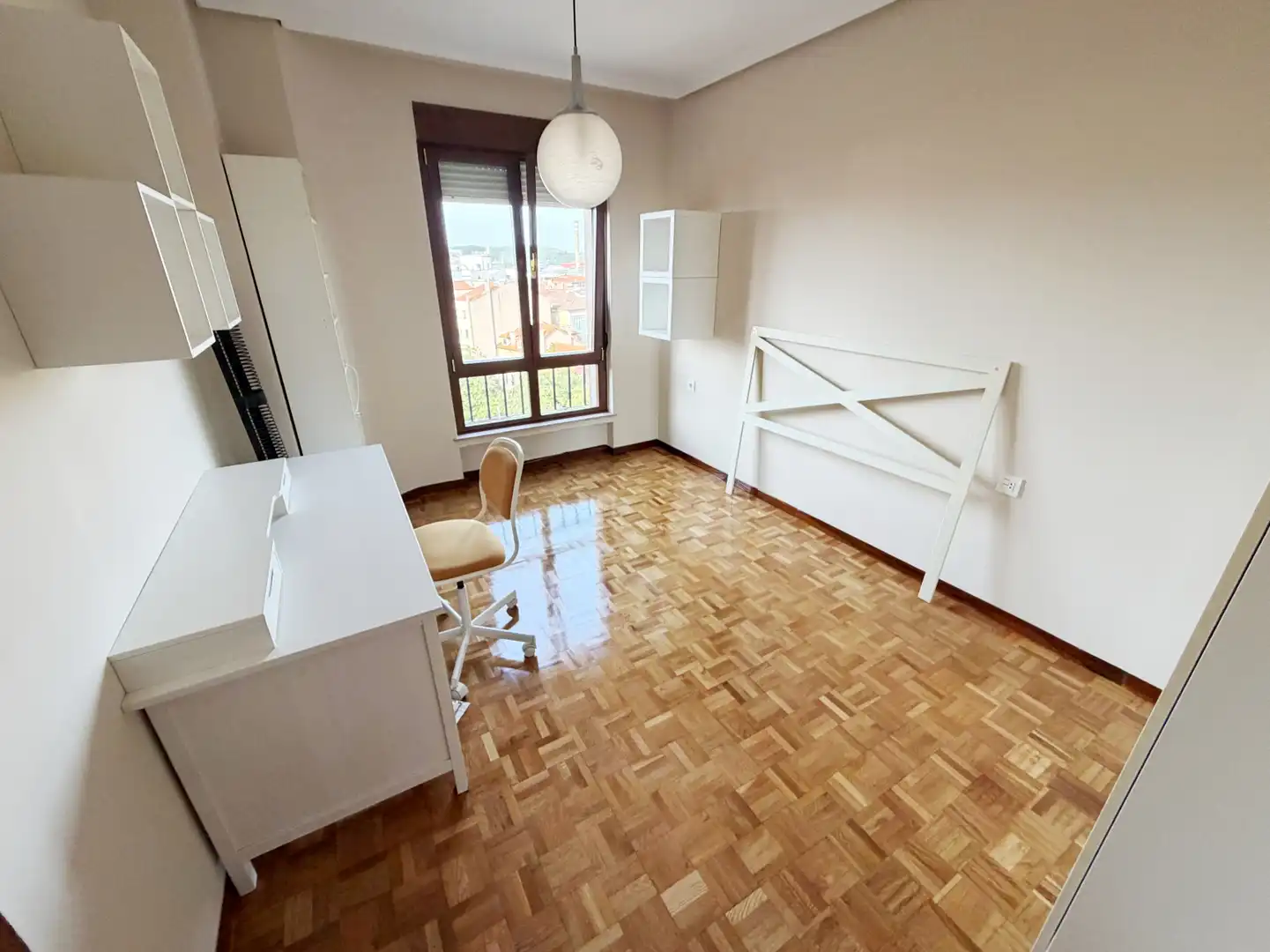 Bedroom of Flat for rent in Avilés  with Heating