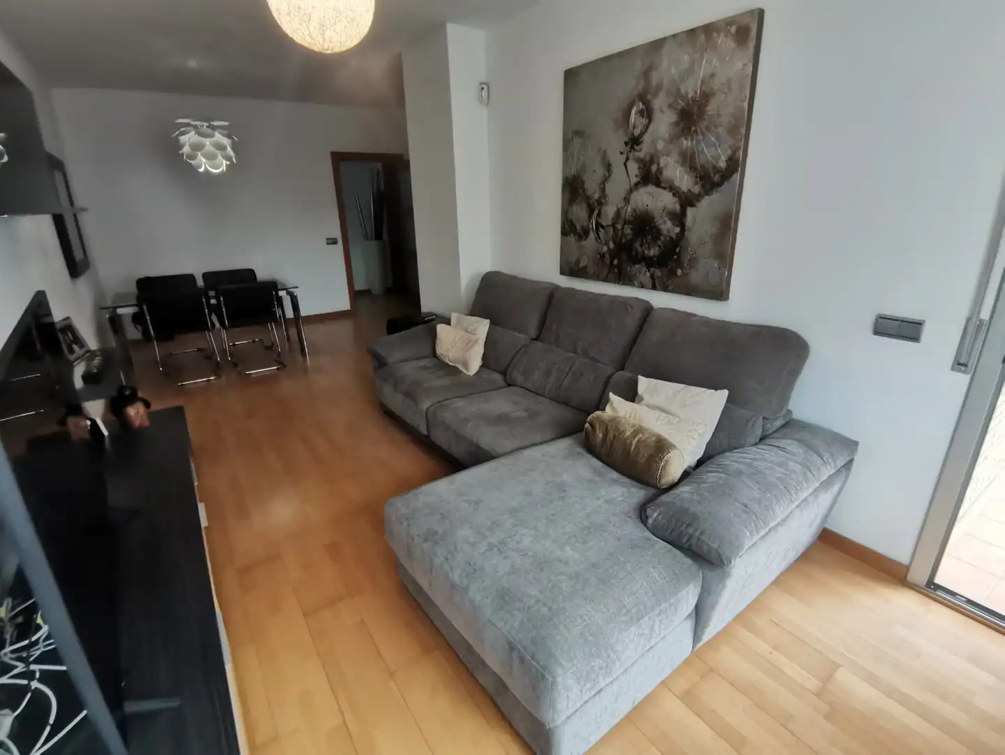 Sala de estar de Piso en venta en Molins de Rei con Calefacción, Parquet y Balcón