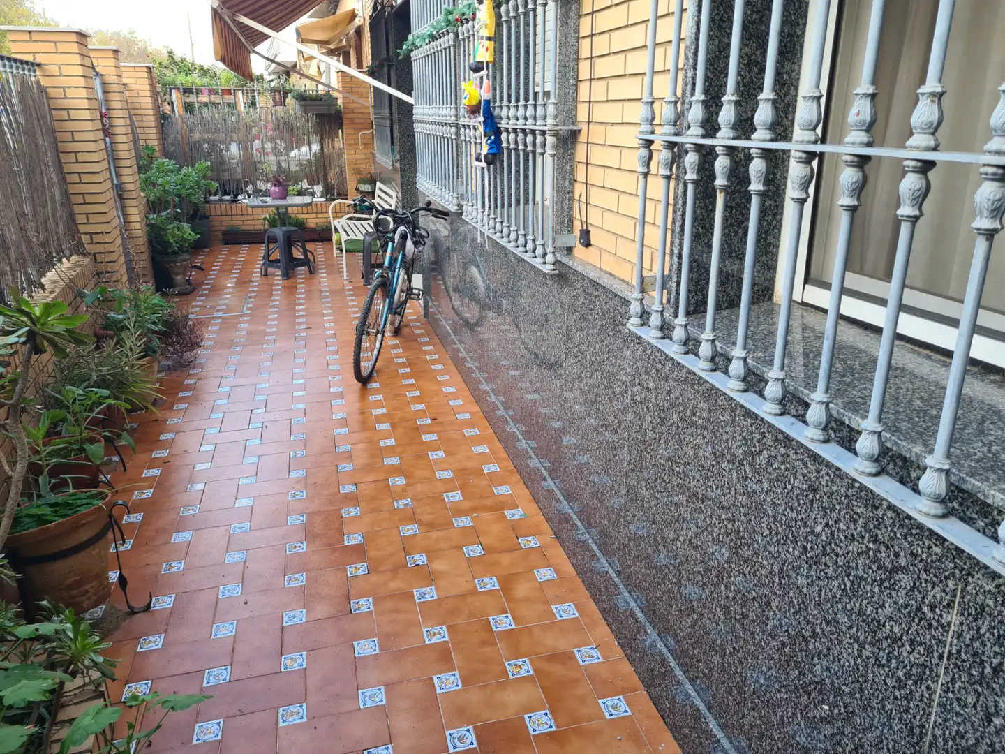 Exterior view of Detached homes for sale in Sevilla  with Air Conditioner, Terrace and Balcony