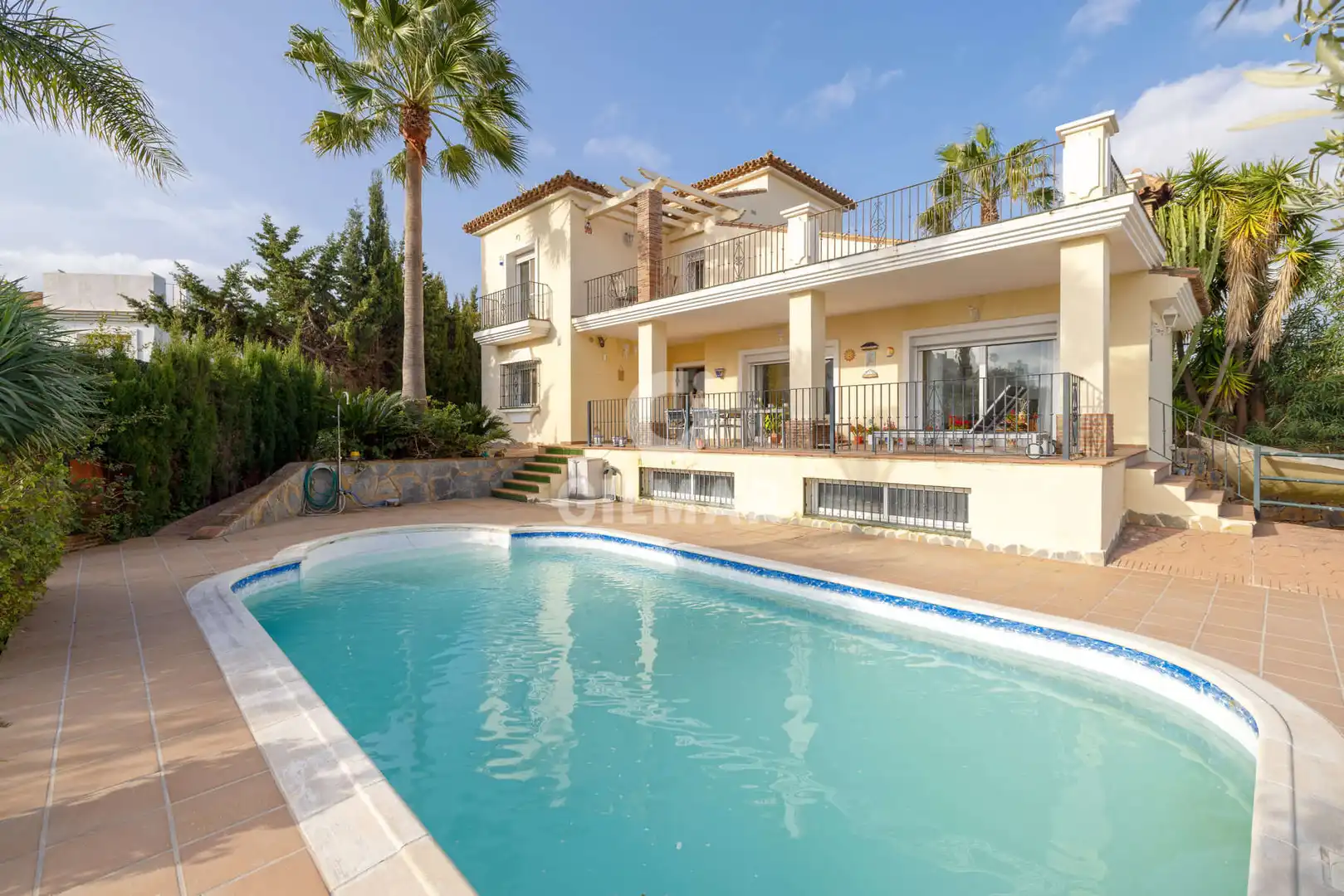 Vista exterior de Casa o xalet en venda en Casares amb Calefacció, Jardí privat i Piscina