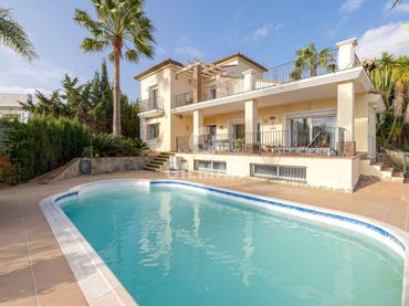 Detached house with pool for sale in Casares Golf - Casares del Sol