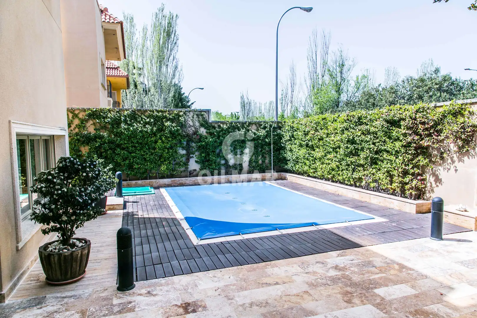 Piscina de Casa adosada en venda en Madrid amb Calefacció, Jardí privat i Piscina