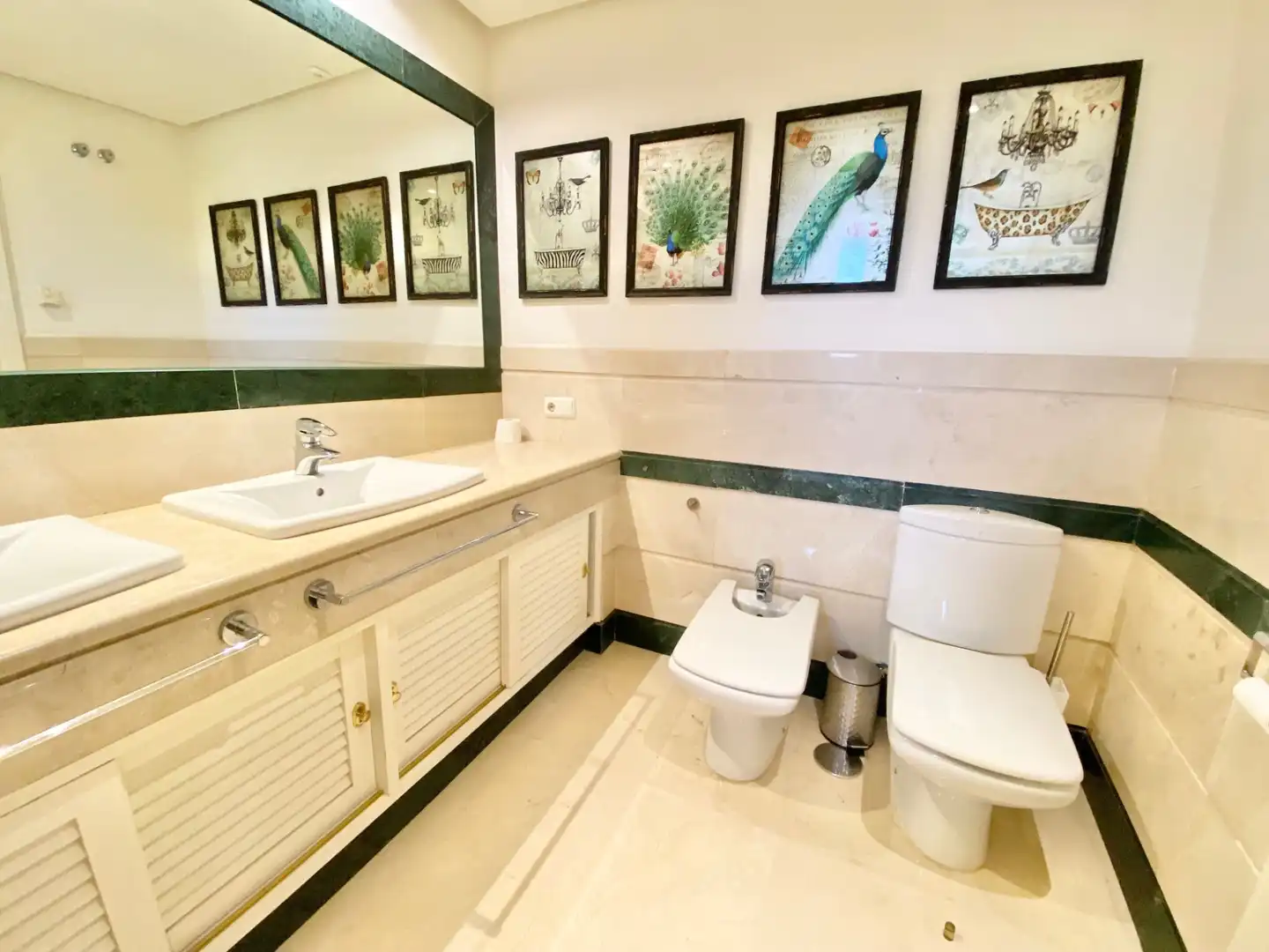 Badezimmer von Wohnungen zur Miete in Marbella mit Klimaanlage, Terrasse und Schwimmbad