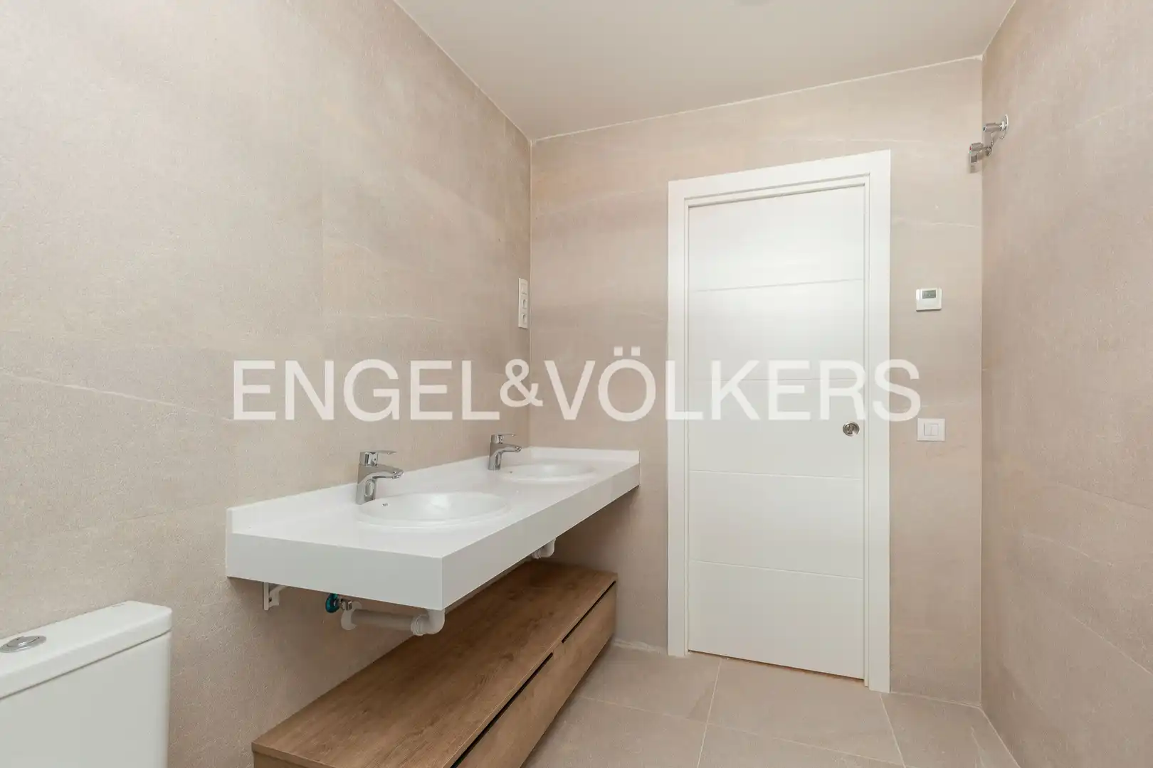 Baño de Piso de alquiler en Madrid con Aire acondicionado, Calefacción y Jardín privado