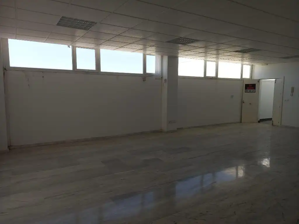 Oficina en venda en Palomares del Río amb Alarma